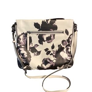 Vera Wang Simply Vera shoulder bag